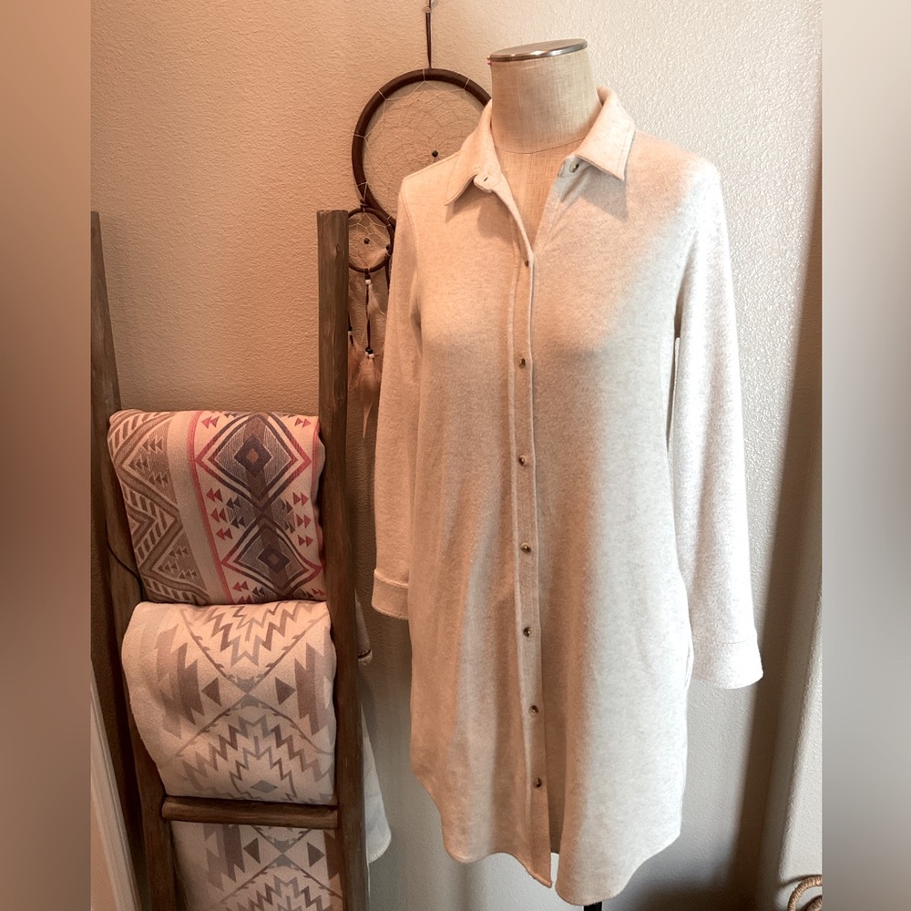 Faherty NWOT Women’s Super Soft and Stretch Beige Button-Up Cardigan. Small size